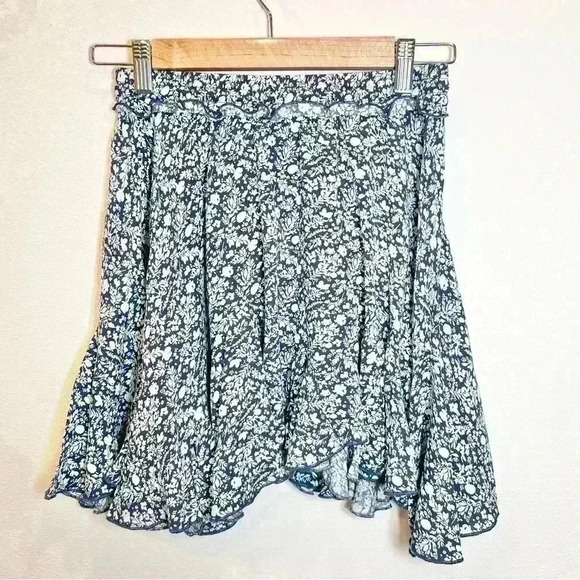 Pinch Women’s Blue and White Floral Printed Flounce Mini Skirt Size Small - Picture 4 of 10